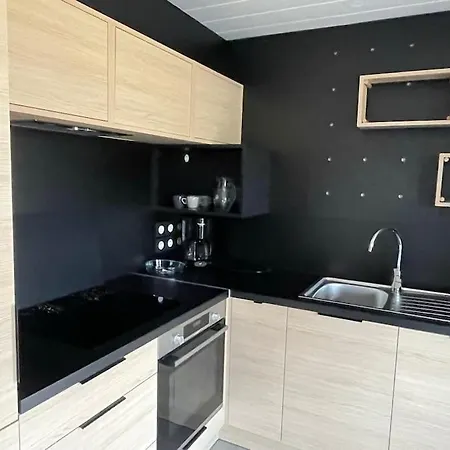 Dans Parc Residentiel De Loisirs, Piscine, 150m De La