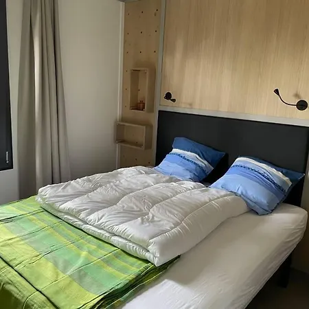 Dans Parc Residentiel De Loisirs, Piscine, 150m De La Jullouville-les-Pins