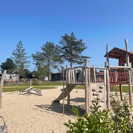 Dans Parc Residentiel De Loisirs, Piscine, 150m De La