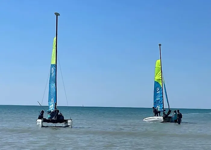 Dans Parc Résidentiel De Loisirs, Piscine, 150m De La Chalet Jullouville-les-Pins