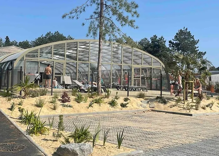 Dans Parc Résidentiel De Loisirs, Piscine, 150m De La Chalet