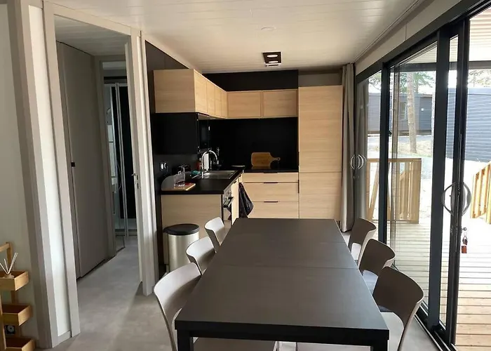 Dans Parc Résidentiel De Loisirs, Piscine, 150m De La Chalet *