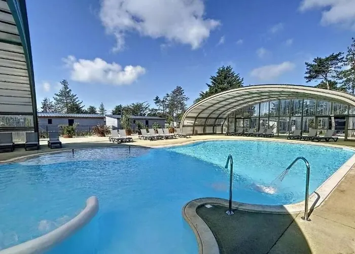 Dans Parc Résidentiel De Loisirs, Piscine, 150m De La Jullouville-les-Pins