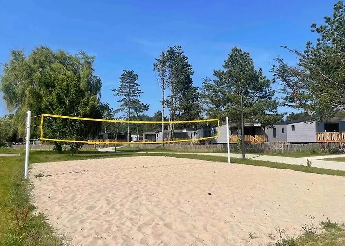 Dans Parc Résidentiel De Loisirs, Piscine, 150m De La Jullouville-les-Pins