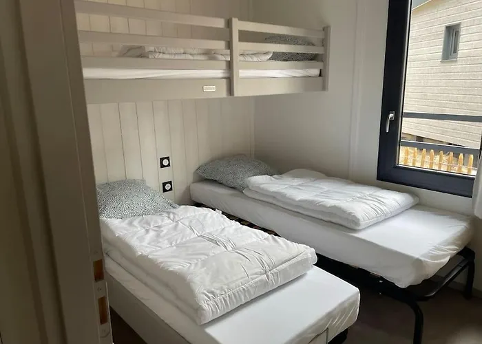 Dans Parc Résidentiel De Loisirs, Piscine, 150m De La Jullouville-les-Pins