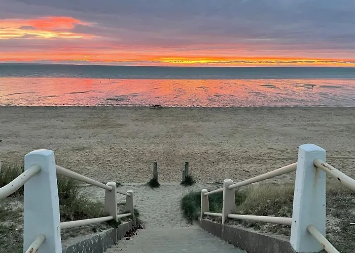 Dans Parc Résidentiel De Loisirs, Piscine, 150m De La