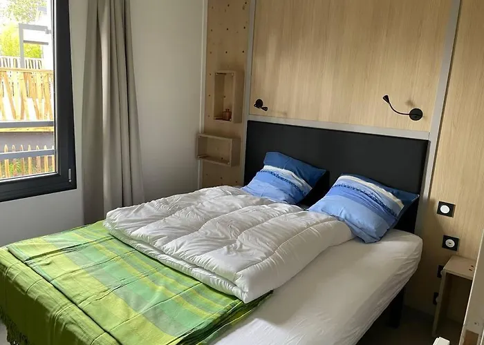 Dans Parc Résidentiel De Loisirs, Piscine, 150m De La Jullouville-les-Pins