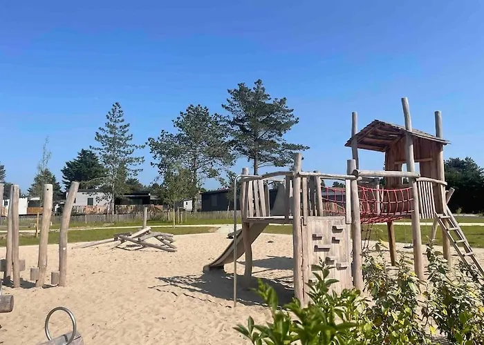 Dans Parc Résidentiel De Loisirs, Piscine, 150m De La